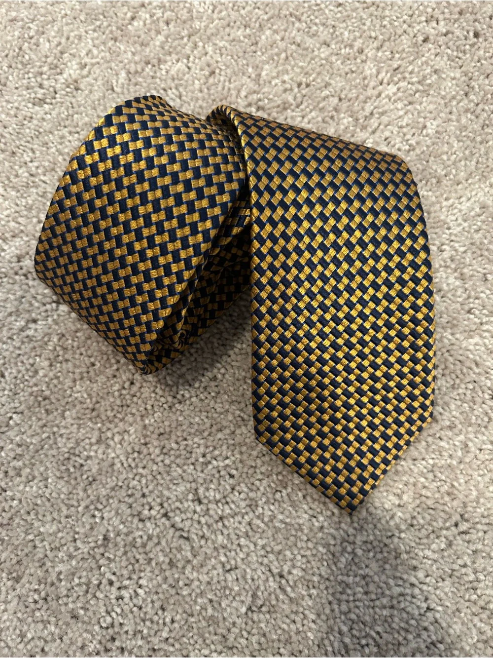 Bocara Men's Navy and Gold Checkered Silk Tie